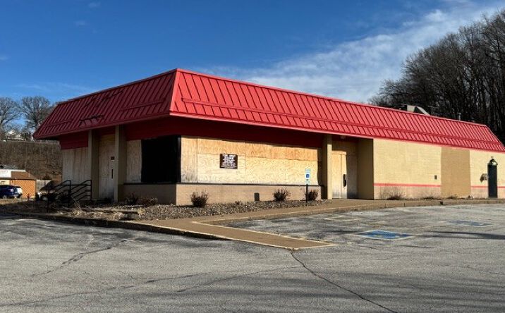 Pictures of Restaurant, Retail property located at 425 55th St, Moline, IL 61265 for lease - image #1