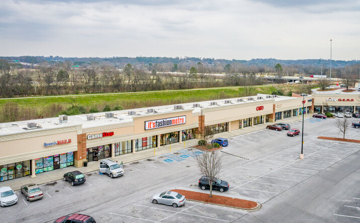 Pictures of Retail property located at 480 Greenway View Dr, Chattanooga, TN 37411 for lease - image #1