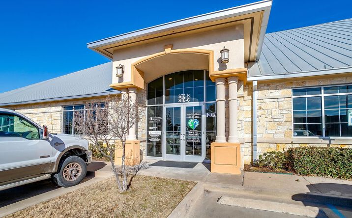 Pictures of Office property located at 1200 Crawford Ave, Granbury, TX 76048 for lease - image #1