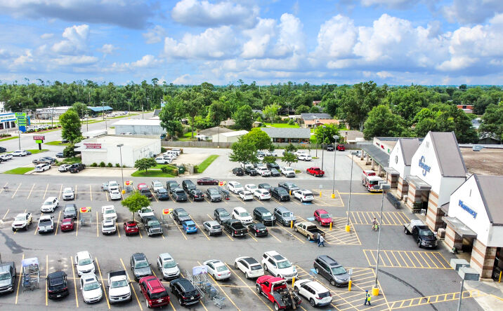 Pictures of Retail property located at 1421 Beglis Pkwy, Sulphur, LA 70663 for lease - image #1