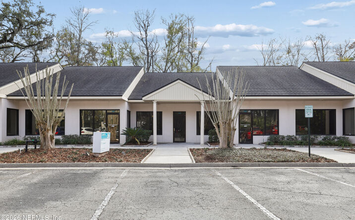 Pictures of Office property located at 7563 PHILIPS Highway 202-203, Jacksonville, FL 32256 for lease - image #1