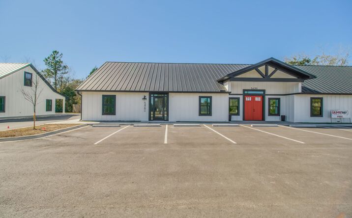 Pictures of Office property located at 5429 Chumuckla Hwy, Pace, FL 32571 for lease - image #1
