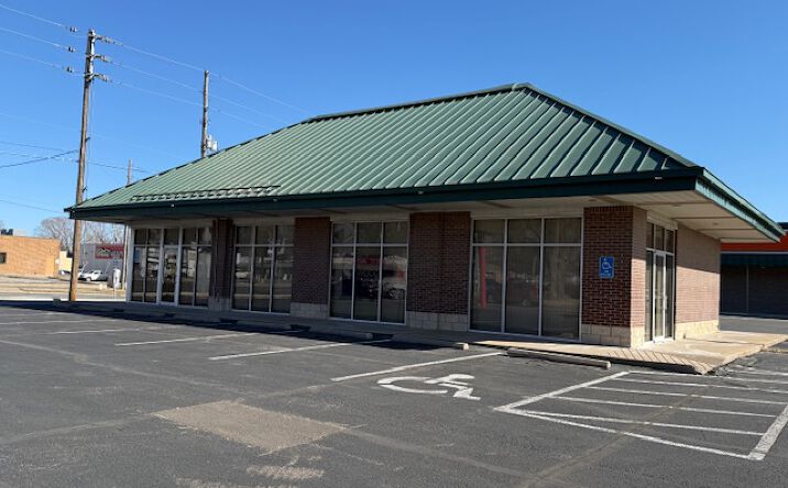 Pictures of Office property located at 902 S Oliver Ave, Wichita, KS 67218 for lease - image #1