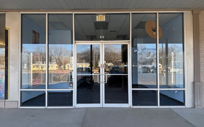 Pictures of Retail property located at 942 S Oliver Ave, Wichita, KS 67218 for lease - image #1