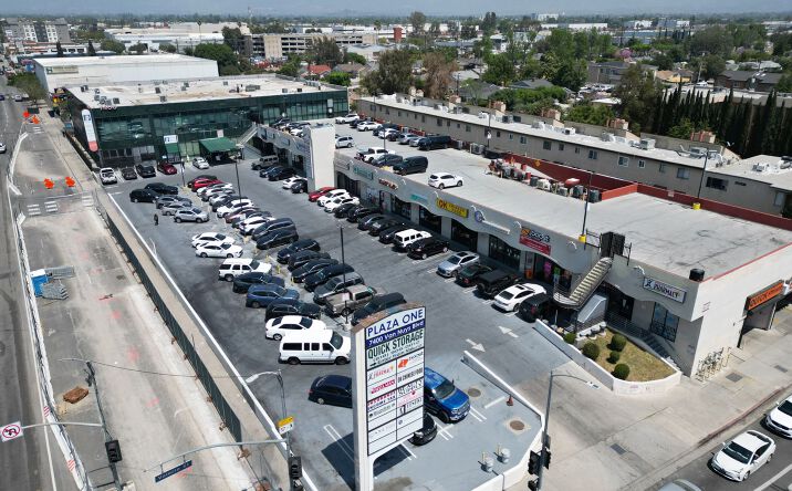 Pictures of Retail, Restaurant property located at 7400 Van Nuys Blvd, Los Angeles, CA 91405 for lease - image #1