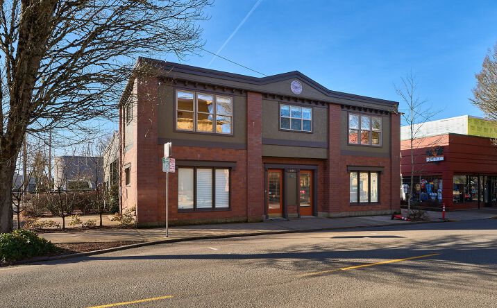 Pictures of Office property located at 640 NE 3rd St, McMinnville, OR 97128 for lease - image #1