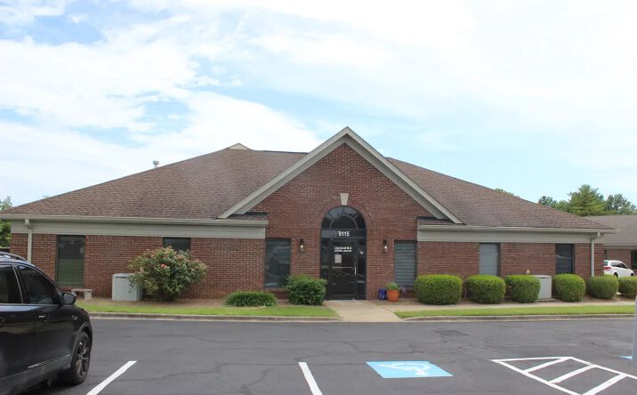 Pictures of Office property located at 9115 Leesgate Rd Sutie B, Louisville, KY 40222 for lease - image #1