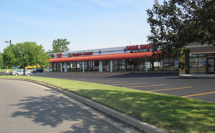 Pictures of Retail property located at 1250 W 15th St, Auburn, IN 46706 for lease - image #1