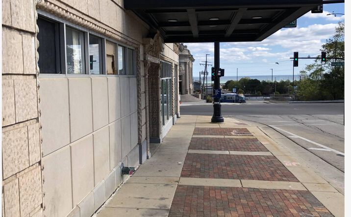 Pictures of Retail, Office property located at 10 N Sheridan Rd, Waukegan, IL 60085 for lease - image #1