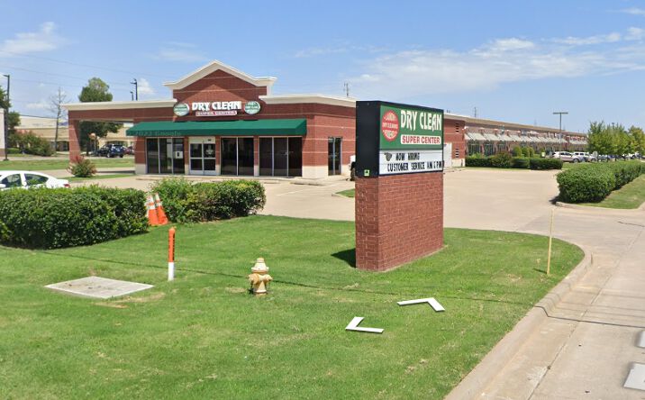 Pictures of Retail property located at 10401 S Memorial Dr, Tulsa, OK 74133 for lease - image #1