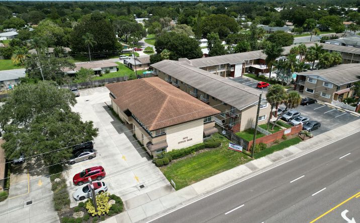 Pictures of Office property located at 2975 Bee Ridge Rd, Sarasota, FL 34239 for lease - image #1