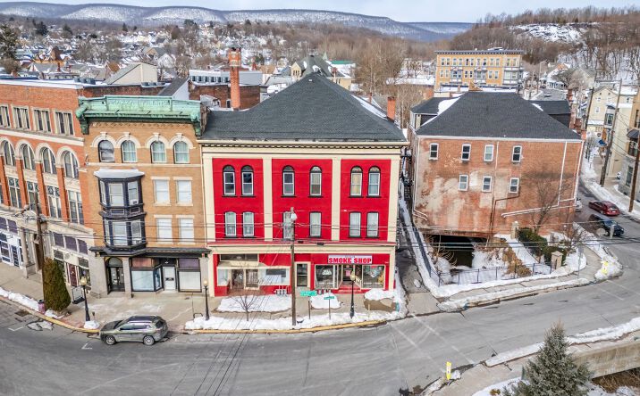 Pictures of Retail, Office, Restaurant property located at 3 Broadway, Bangor, PA 18013 for lease - image #1