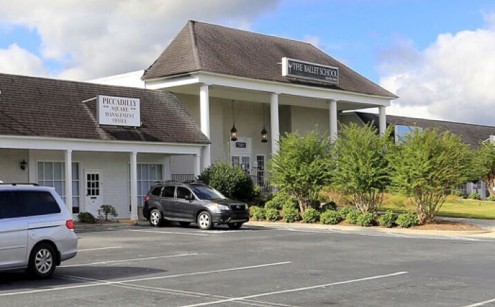 Pictures of Retail, Office property located at 10010 Abercorn St, Savannah, GA 31406 for lease - image #1