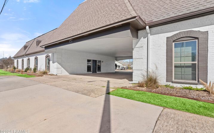 Pictures of Office property located at 516 Verot School Rd, Lafayette, LA 70508 for lease - image #1