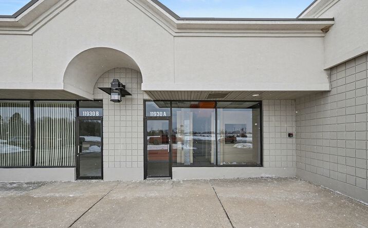 Pictures of Retail property located at 11930 Whitmore Lake Rd, Whitmore Lake, MI 48189 for lease - image #1