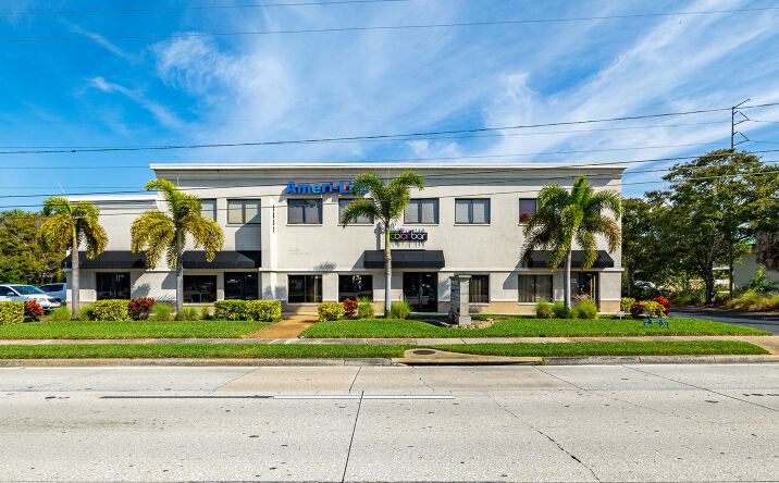 Pictures of Office property located at 3831 Tyrone Blvd N, St. Petersburg, FL 33709 for lease - image #1