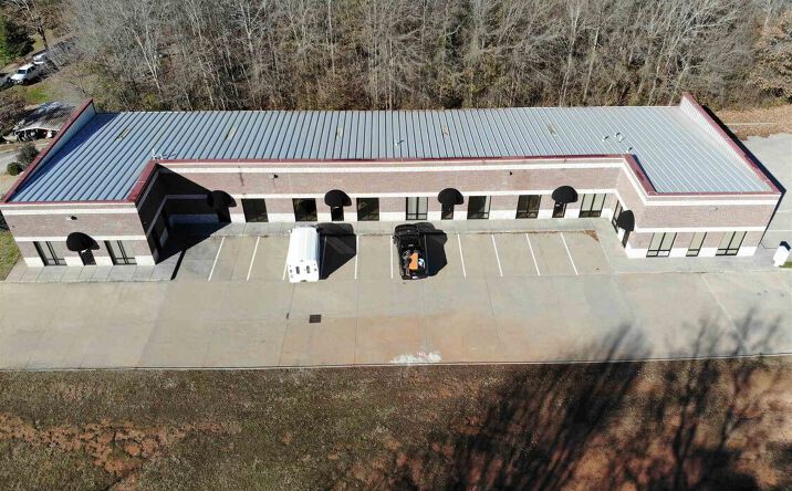 Pictures of Office, Industrial property located at 441 E Ridgeway Rd, Commerce, GA 30529 for lease - image #1