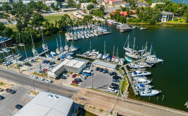 Pictures of Office property located at 233 E Beach Drive 233, Panama City, FL 32401 for lease - image #1