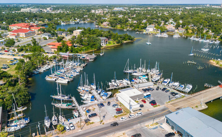 Pictures of Office property located at 231 E Beach Drive 231, Panama City, FL 32401 for lease - image #1