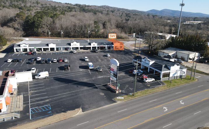 Pictures of Retail property located at 663 Snow St, Oxford, AL 36203 for lease - image #1
