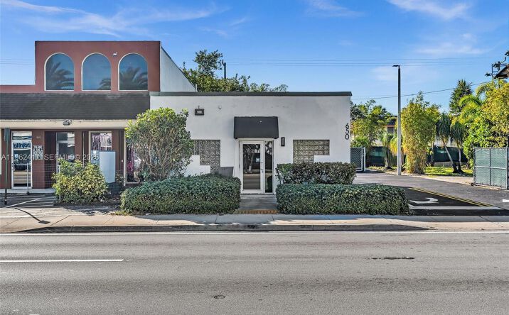 Pictures of Office property located at 650 NE 167th St, Miami, FL 33162 for lease - image #1
