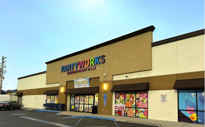 Pictures of Retail property located at 1917 W Caldwell Ave, Visalia, CA 93277 for lease - image #1