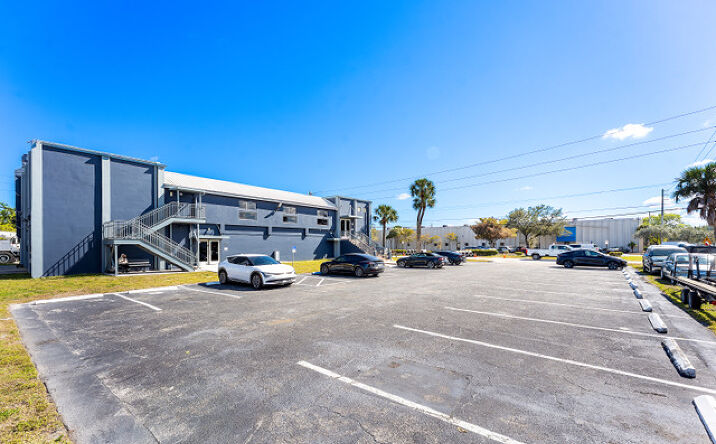 Pictures of Office, Industrial, Special Purpose property located at 325 SW 26th St, Fort Lauderdale, FL 33315 for lease - image #1