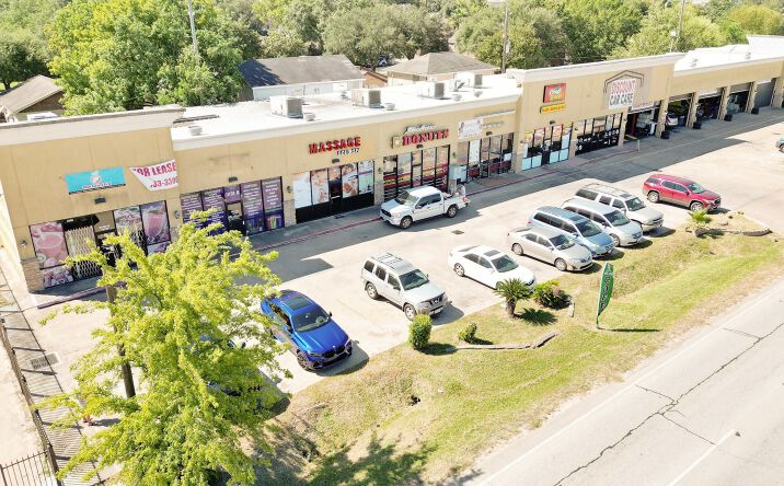 Pictures of Retail property located at 11131 W Little York Rd, Houston, TX 77041 for lease - image #1