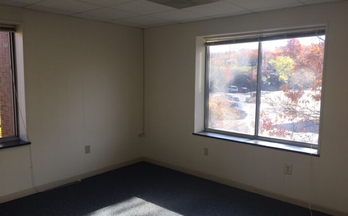 Pictures of Office property located at 440 Totten Pond Rd, Waltham, AZ 02451 for lease - image #1