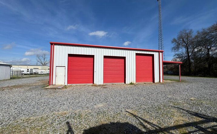 Pictures of Retail, Office, Industrial property located at 3142 NE Evangeline Thruway, Lafayette, LA 70507 for lease - image #1
