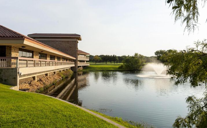 Pictures of Retail property located at 420 Decker Dr, Irving, TX 75062 for lease - image #1