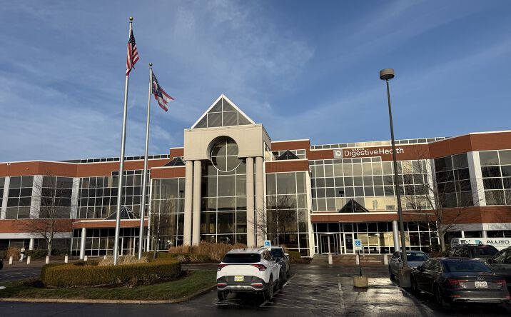 Pictures of Office property located at 3800 Embassy Pkwy, Akron, OH 44333 for lease - image #1