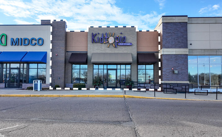 Pictures of Retail property located at 901 S Highline Pl, Sioux Falls, SD 57110 for lease - image #1