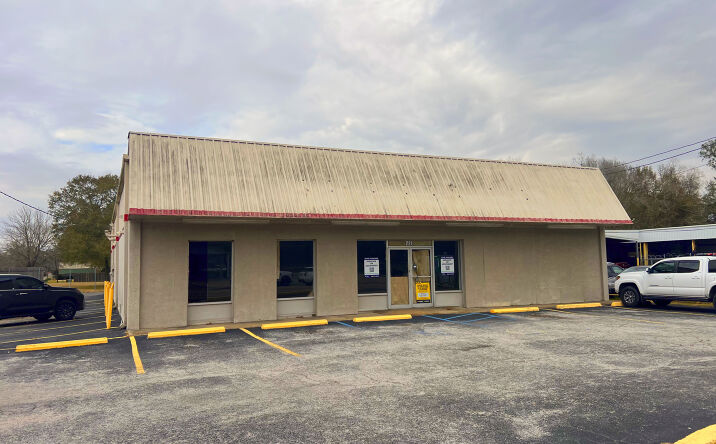 Pictures of Retail, Industrial property located at 221 W Summers Dr, Abbeville, LA 70510 for lease - image #1