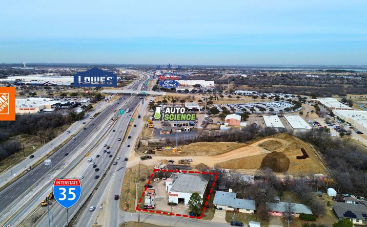 Pictures of Retail, Industrial property located at 600 N Stemmons Fwy, Lewisville, TX 75067 for lease - image #1