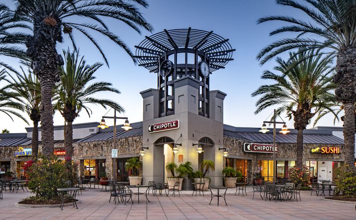 Pictures of Retail, Restaurant property located at 2101 Main Street, Huntington Beach, CA 92648 for lease - image #1