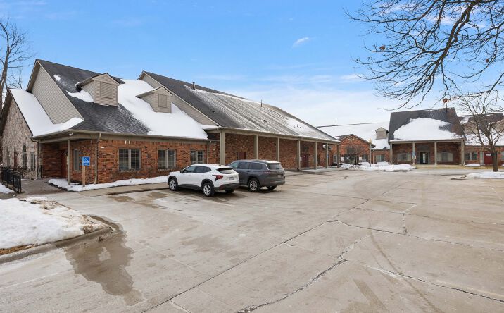 Pictures of Office property located at 15501 Metro Pkwy, Clinton Township, MI 48036 for lease - image #1
