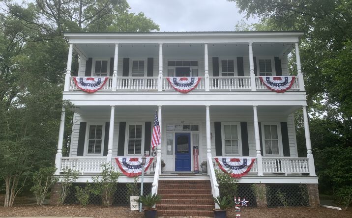 Pictures of Office property located at 112 S Magnolia St, Summerville, SC 29483 for lease - image #1