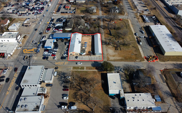 Pictures of Retail, Restaurant property located at 205 N West St, Arlington, TX 76011 for lease - image #1