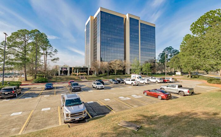 Pictures of Office property located at 8550 United Plaza Blvd, Baton Rouge, LA 70809 for lease - image #1