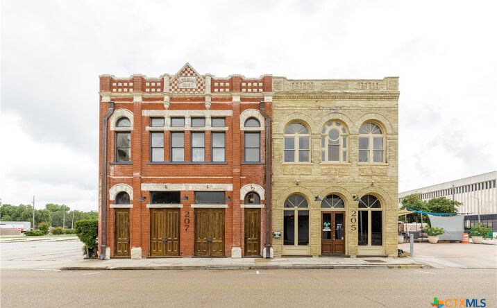 Pictures of Land property located at 207 1/2 E Constitution Street 8, Victoria, TX 77901 for lease - image #1