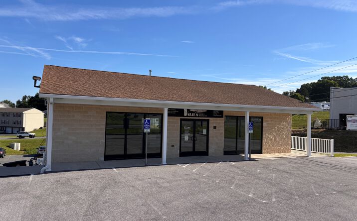 Pictures of Retail, Office property located at 2799 S Queen St, Dallastown, PA 17313 for lease - image #1