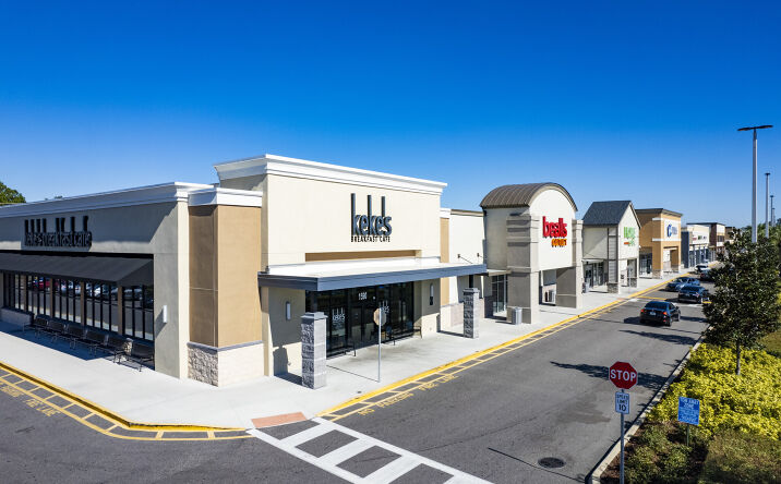 Pictures of Retail property located at 1602 W Brandon Blvd, Brandon, FL 33511 for lease - image #1