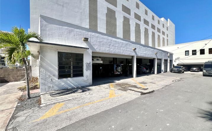 Pictures of Retail property located at 241 Almeria Ave, Coral Gables, FL 33134 for lease - image #1