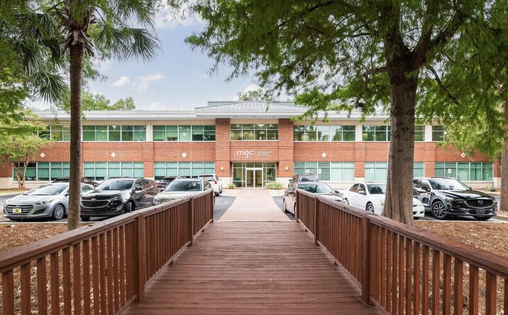 Pictures of Office property located at 735 Johnnie Dodds Boulevard # 105, Mount Pleasant, SC 29464 for lease - image #1