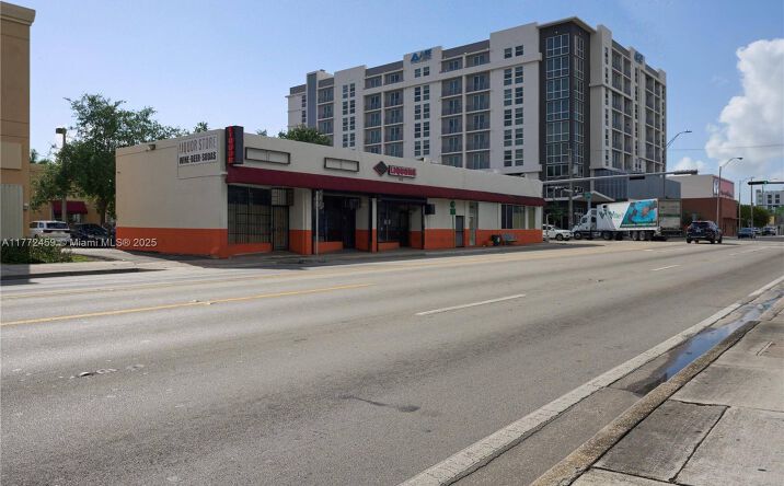 Pictures of Restaurant, Retail, Office property located at 6215 NW 7th Ave, Miami, FL 33150 for lease - image #1