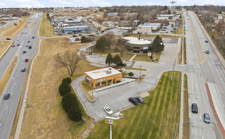 Pictures of Retail property located at 14005 Q St, Omaha, NE 68137 for lease - image #1
