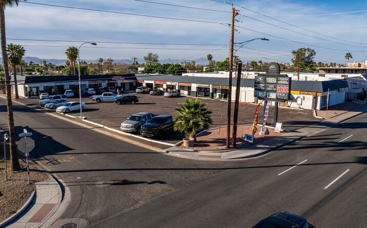 Pictures of Retail property located at 3015 E Thomas Rd, Phoenix, AZ 85016 for lease - image #1