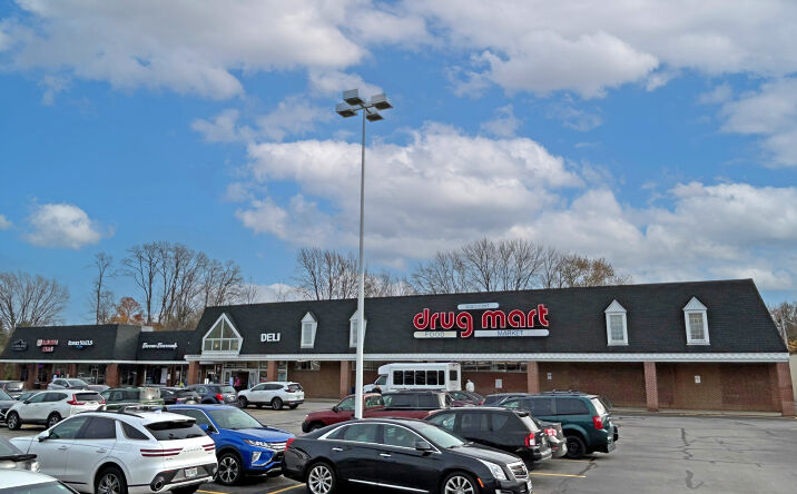 Pictures of Retail property located at 8510 Mentor Ave, Mentor, OH 44060 for lease - image #1