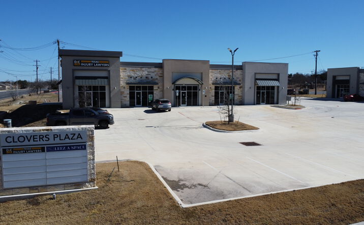 Pictures of Retail property located at 700 W New Hope Dr, Cedar Park, TX 78613 for lease - image #1